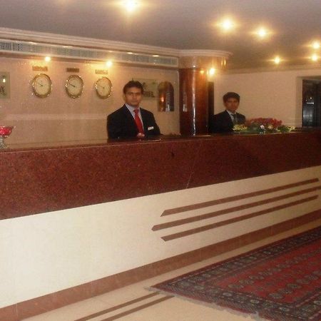 Hotel Crown Plaza Lahore Bagian luar foto