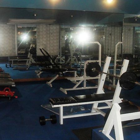Hotel Crown Plaza Lahore Bagian luar foto